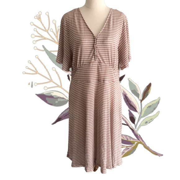 &me Dresses & Skirts - &ME Checked Crinkled Tea Dress Button Front Tan & White Flutter Sleeve